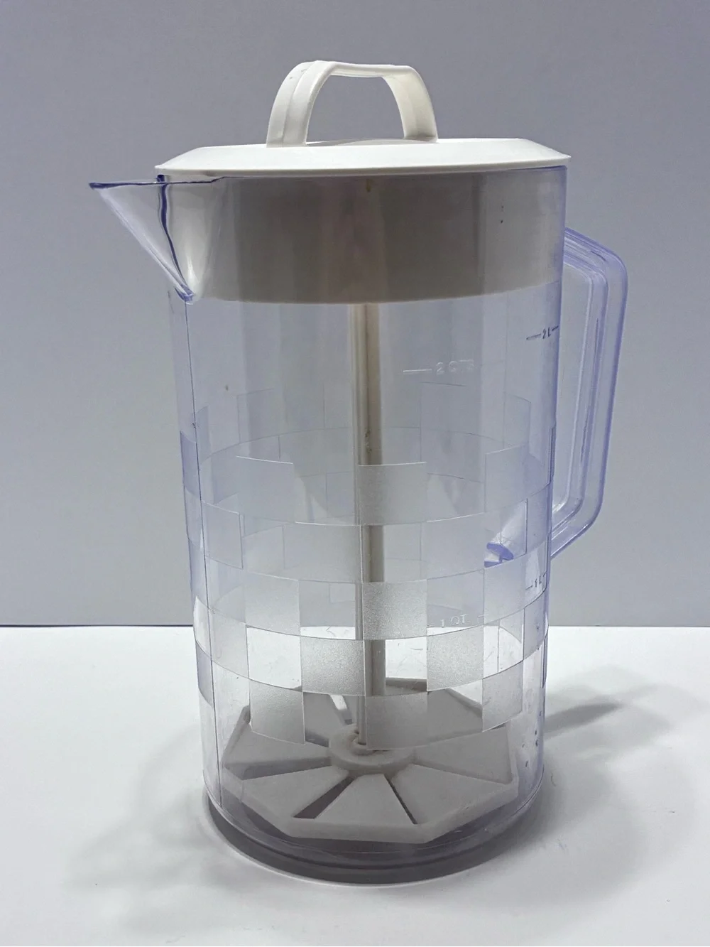 Pampered Chef #2270 Quick-Stir Pitcher 2 Quart Checkerboard Pattern W/Lid